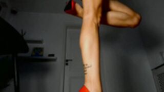 wha4thefuck 23102023 legswattitude