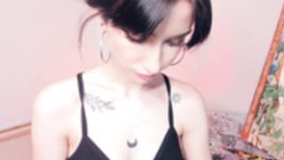 Dance_Kuduro massages boobs