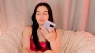 Juliepenningtona showing her sexy tits V 3