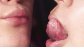 A_Mhere lesbians french kiss 2023-11-15
