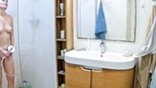 Cecilia become horny to the party and have under shower