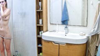 Cecilia become horny to the party and have under shower