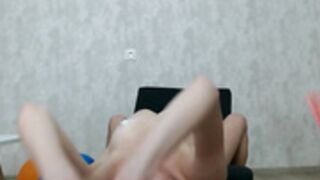 elli_harmon  231104  sexy wet tease, tits, muffin peeks