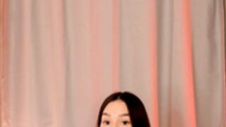 juliepenningtona 231113 titty tease to bare oiled tits