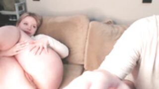 Camslut shows her rear and gets fucked