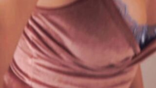 Missbeatriss fingering ass and squirt