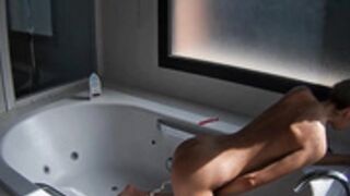 Sara HOT WATER ORGASM in the jacuzzi