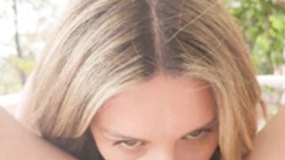 innocenthotwifexxx & mooreerinxxx | Poolside threesome
