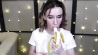 Lavinell eats banana like penis