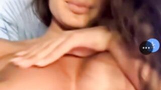 Ladyfit play  with pussy