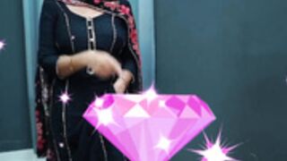 savreen Gets Horny And Rubs Pussy Over Cloth