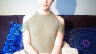 Twinky whore Sarai Jae Schwartz jacks off and cums