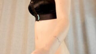 barbiesaint_2023-11-25 Undress, spread her legs (1/6)