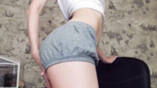 iris_moore - Teasing in Shorts [NonNude]