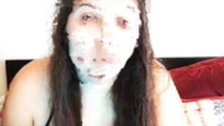 La superbe minettesexy1 et ses seins énormes