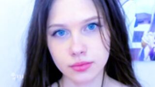 avrora_deis face and ass never meet in one frame