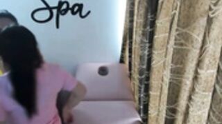 Sara_fun and her masseuse topless