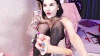 Show_must_goon - Dildofuck in Pantyhose