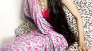 jamiya_islamiya Lays On Bed And Shows Body