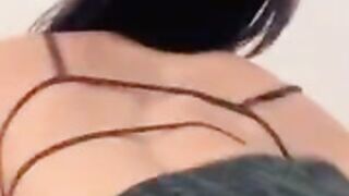 Brunette twerking 2
