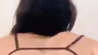 Brunette twerking 2