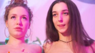 angels_kiss,_taylor_swift 2023_12_12 - 2