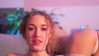 angels_kiss,_taylor_swift 2023_12_18 - 1