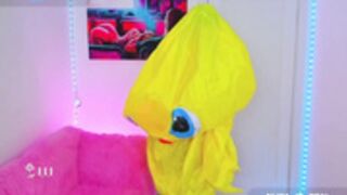 8a8y_Nura a horror movie called "Sick my duck"