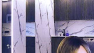 angella_kleee wig and petals, quite nice view