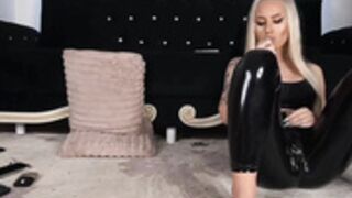 Latex queens