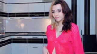 deliaderrick 2023-12-29 pink sweater pt1