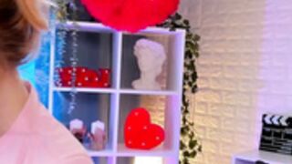 lesbian camming
