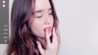 Marionfuuller - Finger licking with eye contact