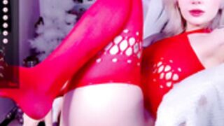 _b_a_n_s_h_e_e_ masturbating her pussy (christmas show)