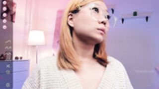 Molly of hinatabroks needs to lose her clothes