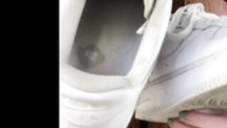 Lynn Baby - sneaker foot slut - JOI