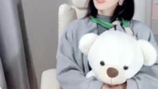 liangniang sing a song beautiful girl