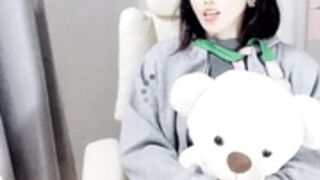liangniang sing a song beautiful girl