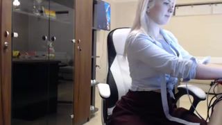 Innocent_doll1 cam show_naughty_office_girl