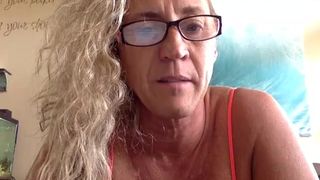 talltanblonde - flashing hard nipples