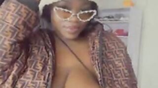 Chanel_big_Chi Twitter