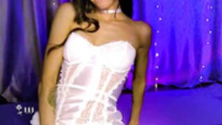 nika_lodge cameltoe of the year hahaha