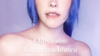 Kittymechiuwu jugando con sus tetas