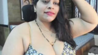 Tari showing boobs