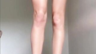 Cara_caru is a perfect blond dildo ride