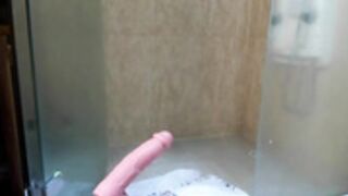 noemibcnz squirt in the bathroom