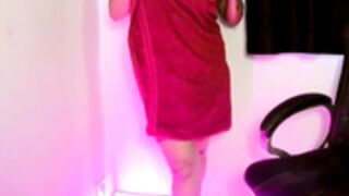 monisha- (@ YourMoni) Towel Show
