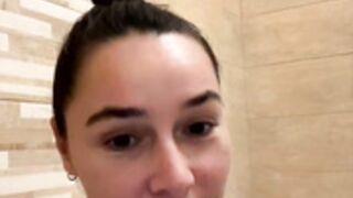 Beabeatrice OF Shower Stream