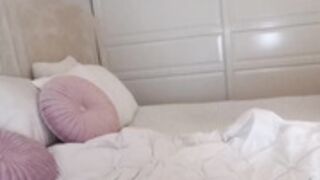 lilemilyy_Chaturbate_2024-02-15_00-26-35