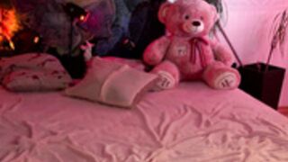 Ella_knockers_xl ticket show